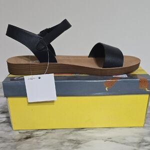 Chic Black Leather Sandals